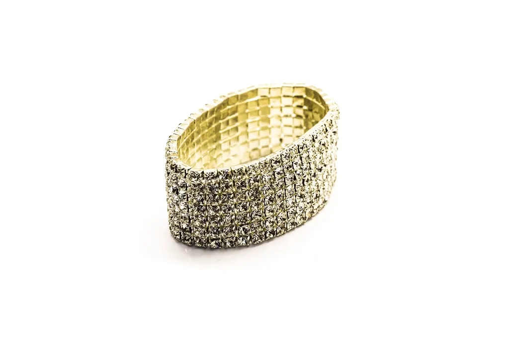 AI Jewelry Photo Editor Online Free: What Works, What Doesn't, and How to Use It