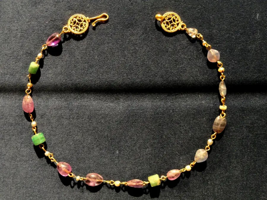 How to Photograph Gems & Jewelry: Lighting, Color and Sparkle