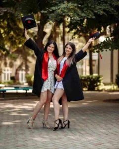 Pick the Best Outfit for your Graduation Day