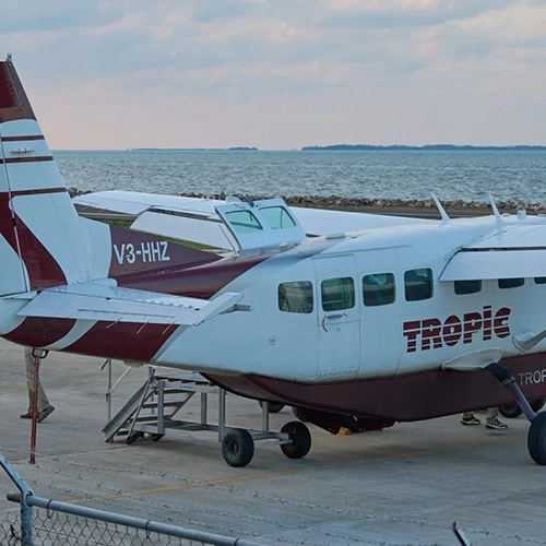 Kélo Airstrip , Airport