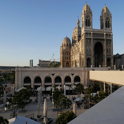 Marseille, Forecourt, The major