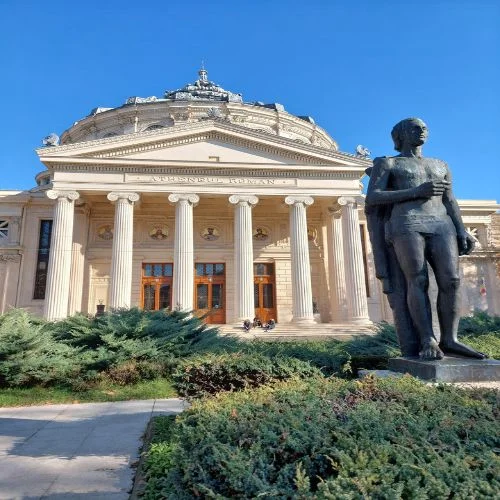 Romanian athenaeum, Statue, Bucharest