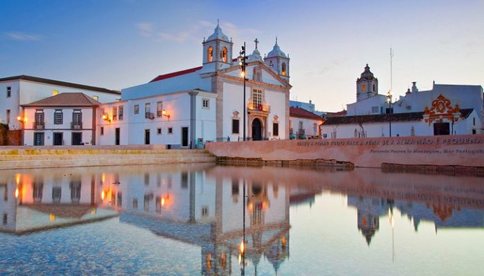 Igreja de Santa Maria-Praça do Infante D. Henrique